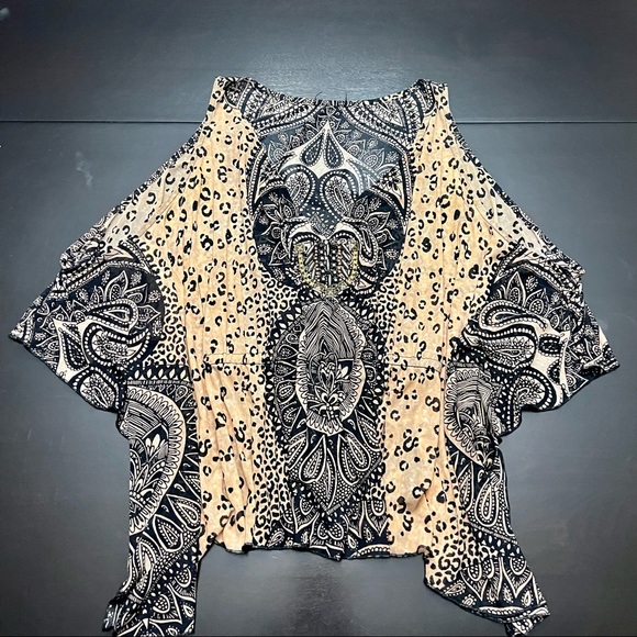 Bebe Cold shoulder flowy blouse - Picture 5 of 15